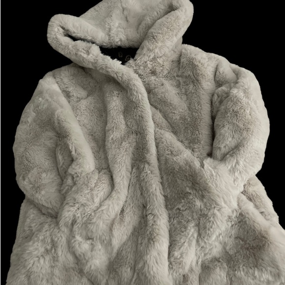 Adorable ZARA toddler faux fur coat with hood - Picture 3 of 6